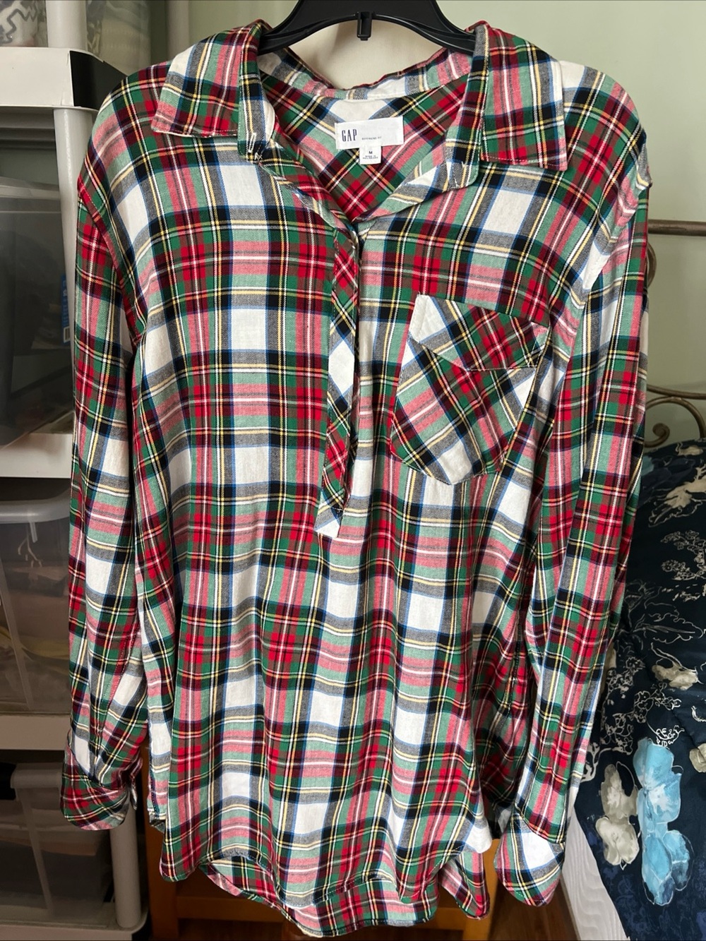 GAP Boyfriend Fit Medium Red, Green & White Plaid Button-Up Long Sleeve Shirt